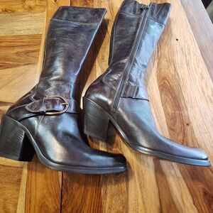 **NWOT** Stunning Donald j. Pliner Western Nari buckle boots in rich brown!